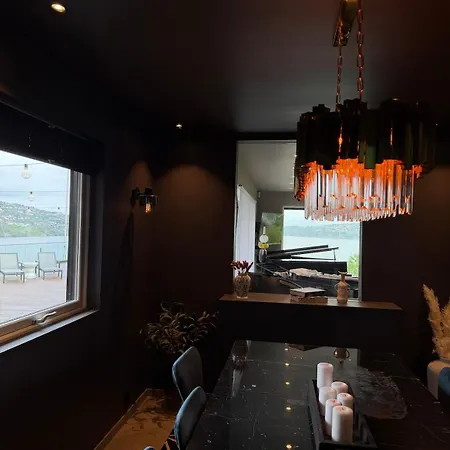 Panoramic With Pool, Spa, And Sea View In Villa *